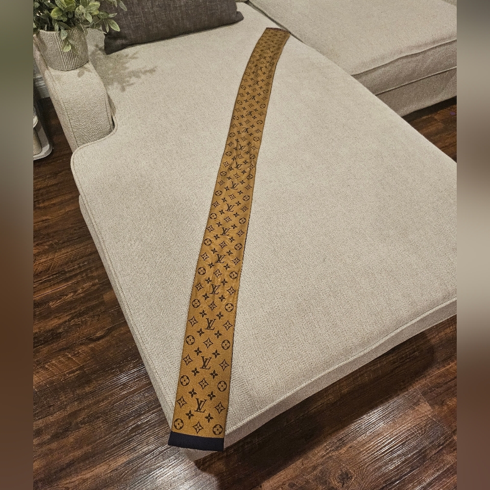 New LOUIS VUITTON Bandeau - Picture 6 of 8